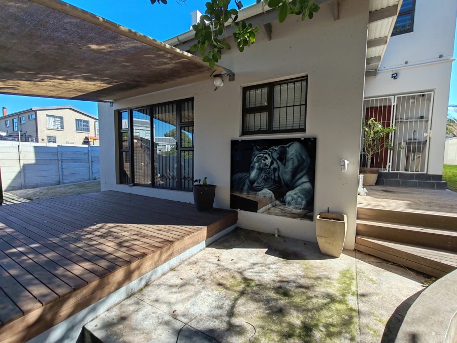 3 Bedroom Property for Sale in De Kelders Western Cape
